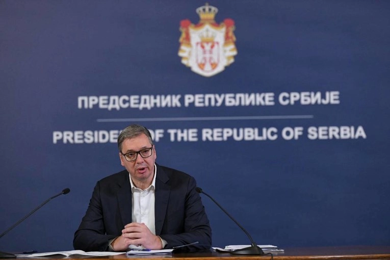 Vučić mora moliti svoje obožavatelje da ne vrijeđaju ženu kojoj je poginuo sin